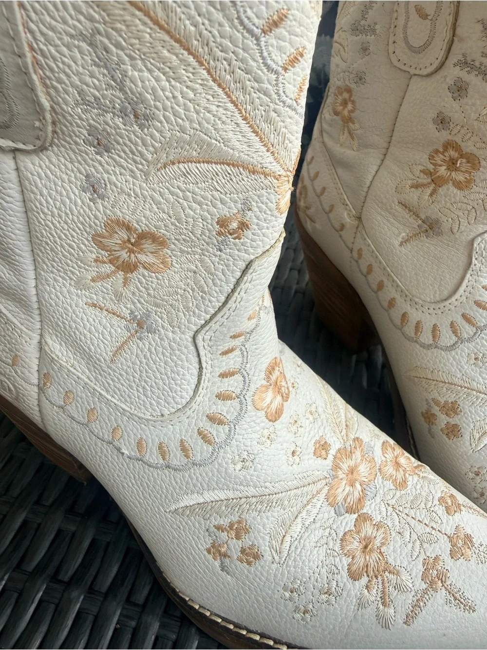 dingo cream ankle